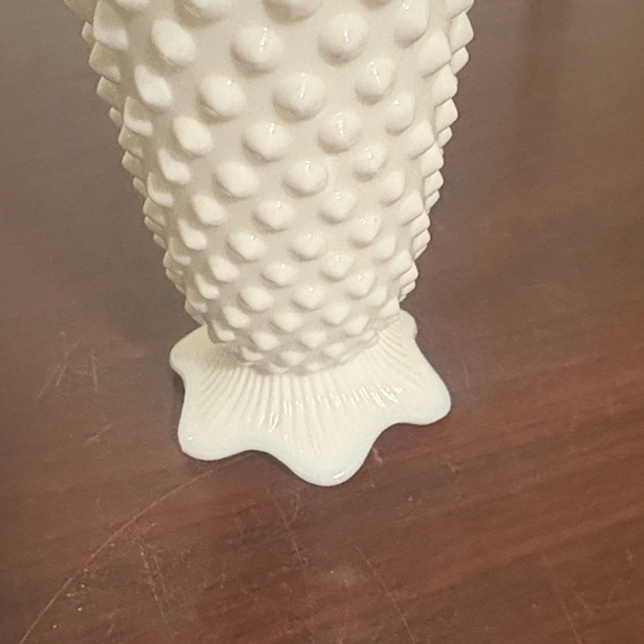 Fenton White Hobnail Vase - Picture 4 of 10